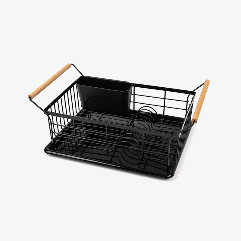 En torkställning för skål och tallrik med trähandtag