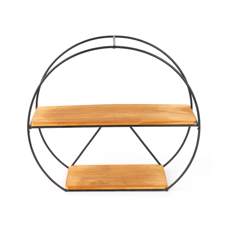 Gyllene vägghylla och hängande förvaringskorg för kök