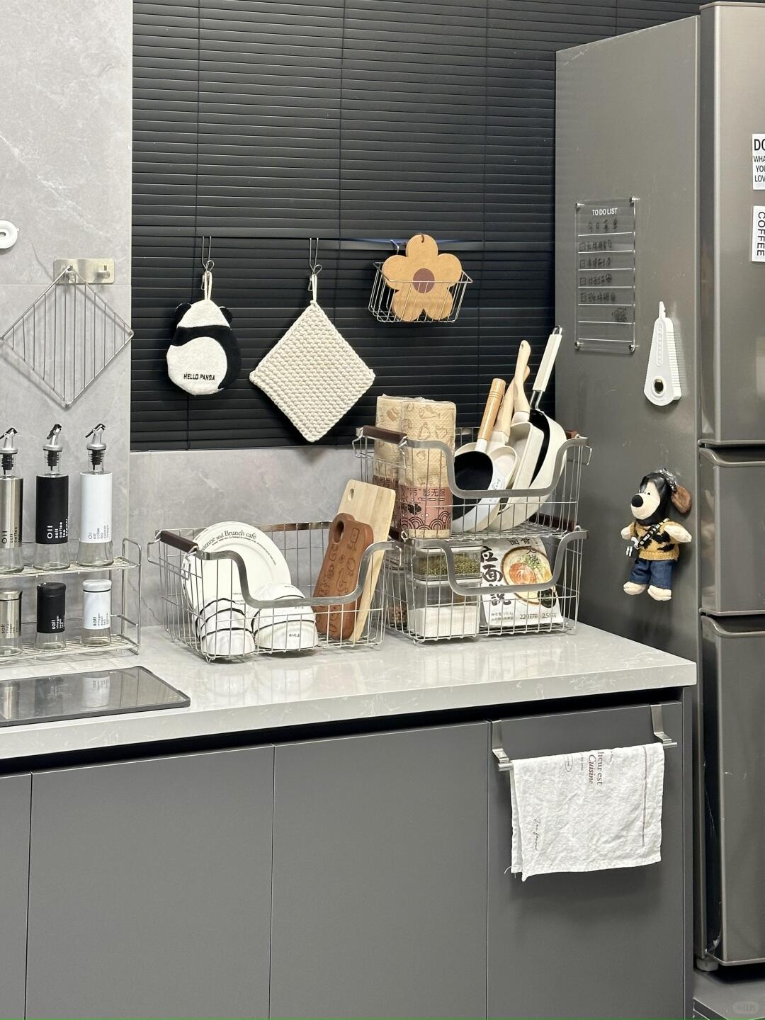 Ett måste för små lägenheter! Hur väljer man en väggmonterad metallhylla som är bärande och hållbar?